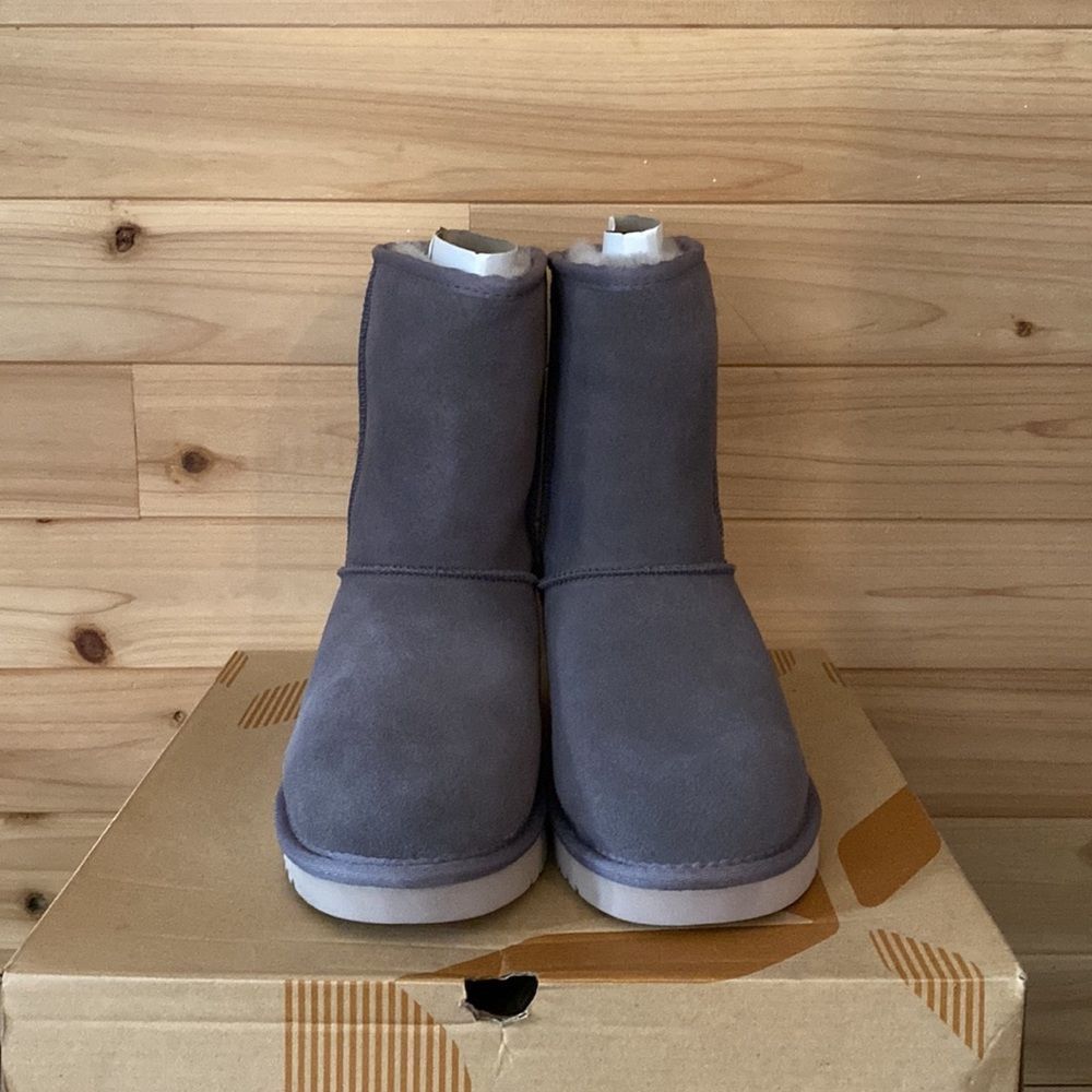 New In Box Koolaburra Size 9 Classic Short Boot With Real & Faux Fur